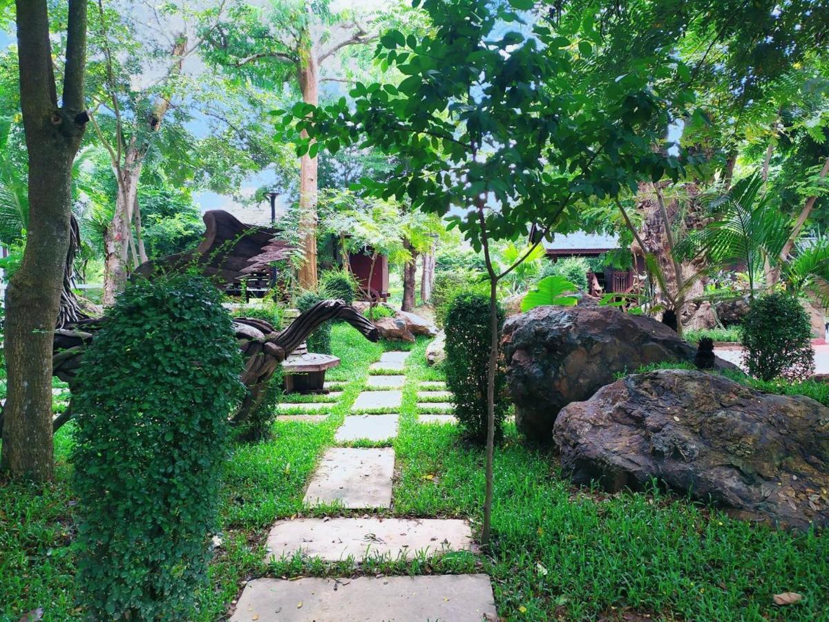 Denchai City Resort เด่นชัยซิตี้ รีสอร์ท Phrae Exterior foto