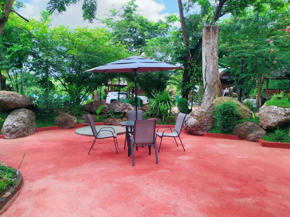 Denchai City Resort เด่นชัยซิตี้ รีสอร์ท Phrae Exterior foto